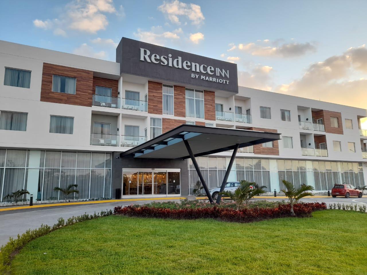 Residence Inn By Marriott Cancun Hotel Zone Екстер'єр фото