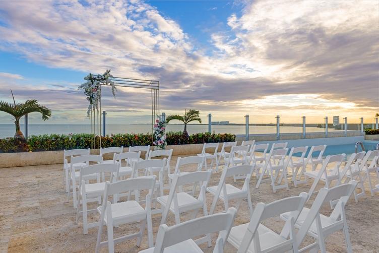 Residence Inn By Marriott Cancun Hotel Zone Екстер'єр фото