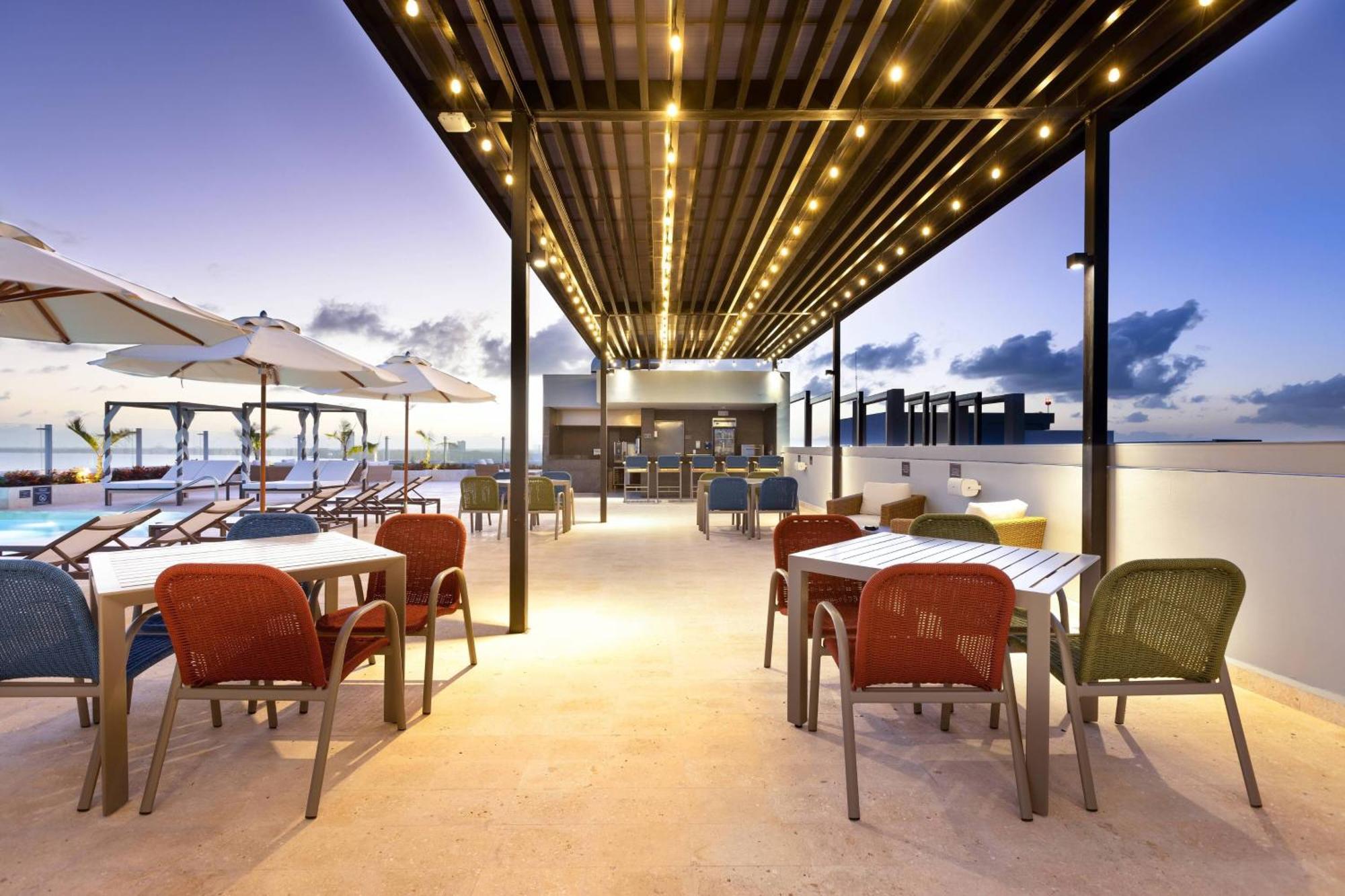 Residence Inn By Marriott Cancun Hotel Zone Екстер'єр фото