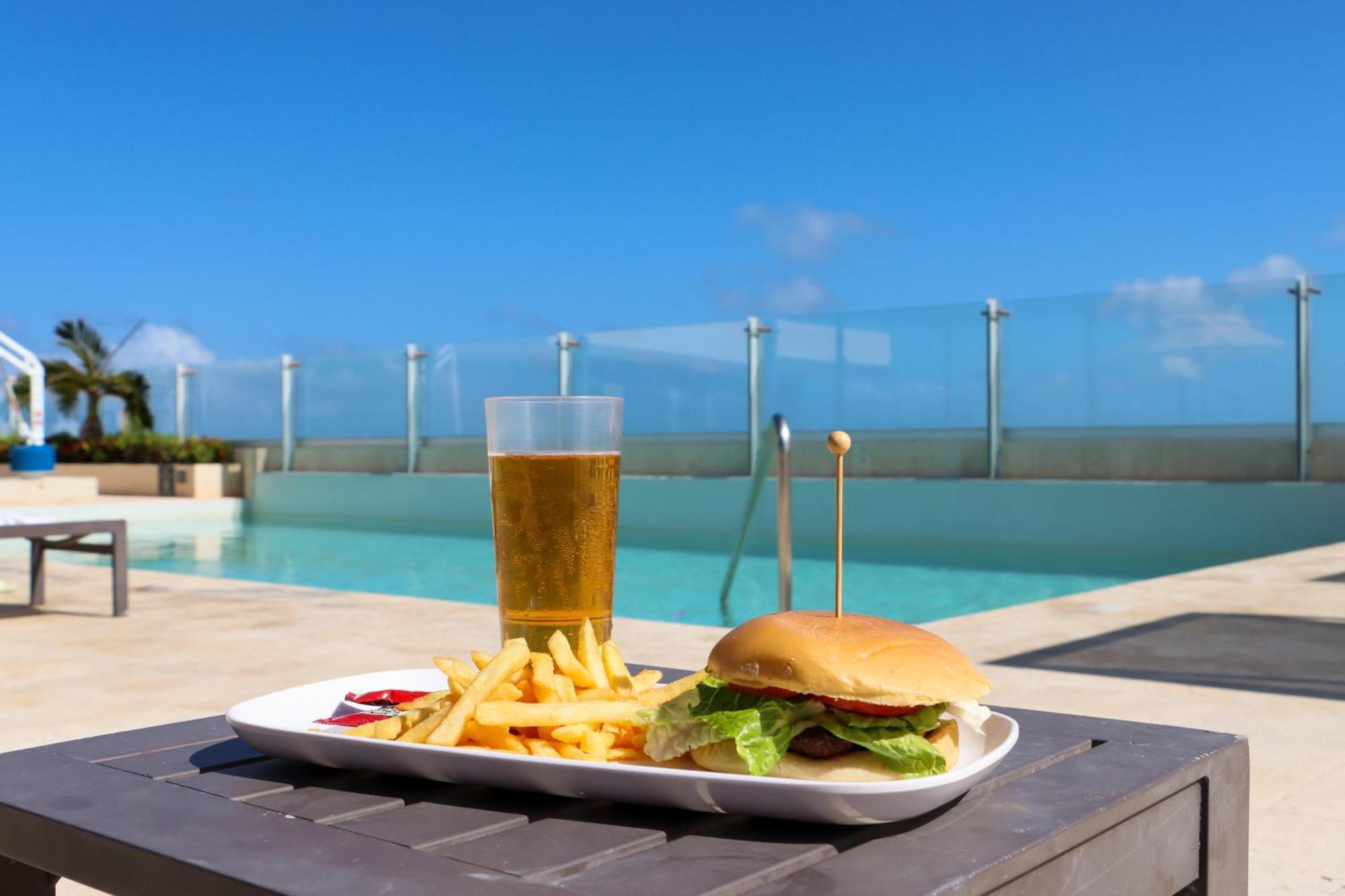 Residence Inn By Marriott Cancun Hotel Zone Екстер'єр фото
